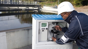 全自动水质采样仪，适用于污水处理、下水道系统、地表水、河水、雨水