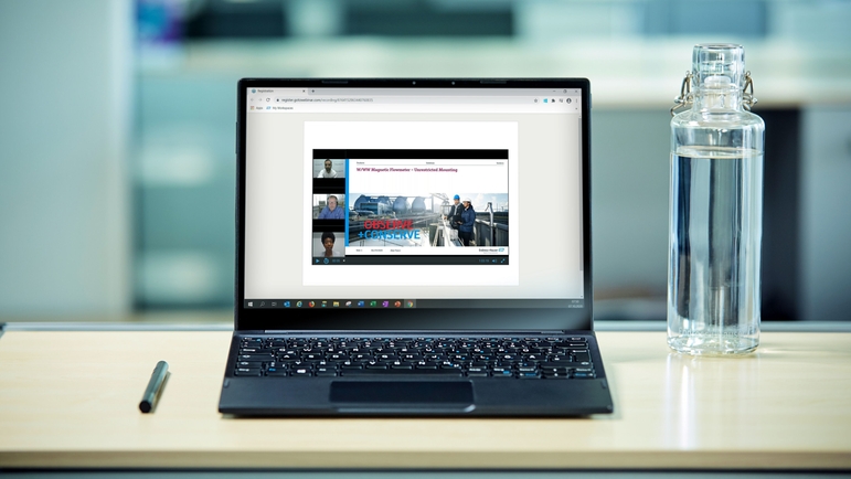 Máy tính xách tay trình bày hội thảo trực tuyến đang diễn ra của Endress+Hauser
