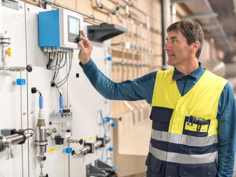 Water quality monitoring via panels