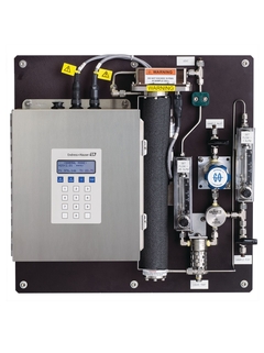 单通道H2O气体分析仪SS500的产品图（正视图），带样气预处理系统
