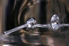 Một giếng nhiệt được bao phủ kín ở bên trong một quy trình đảm bảo vệ sinh về chế biến thực phẩm và nước giải khát