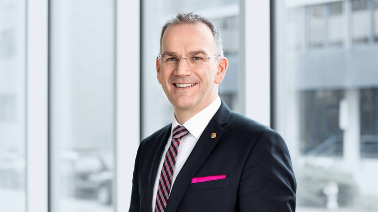 Portrait of Dr. Peter Selders, CEO of the Endress+Hauser Group
